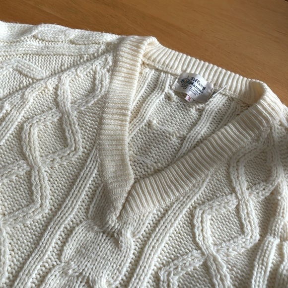 Vintage 100% acrylic 1970s chunky knit cream coloured sweater size small - Picture 9 of 14